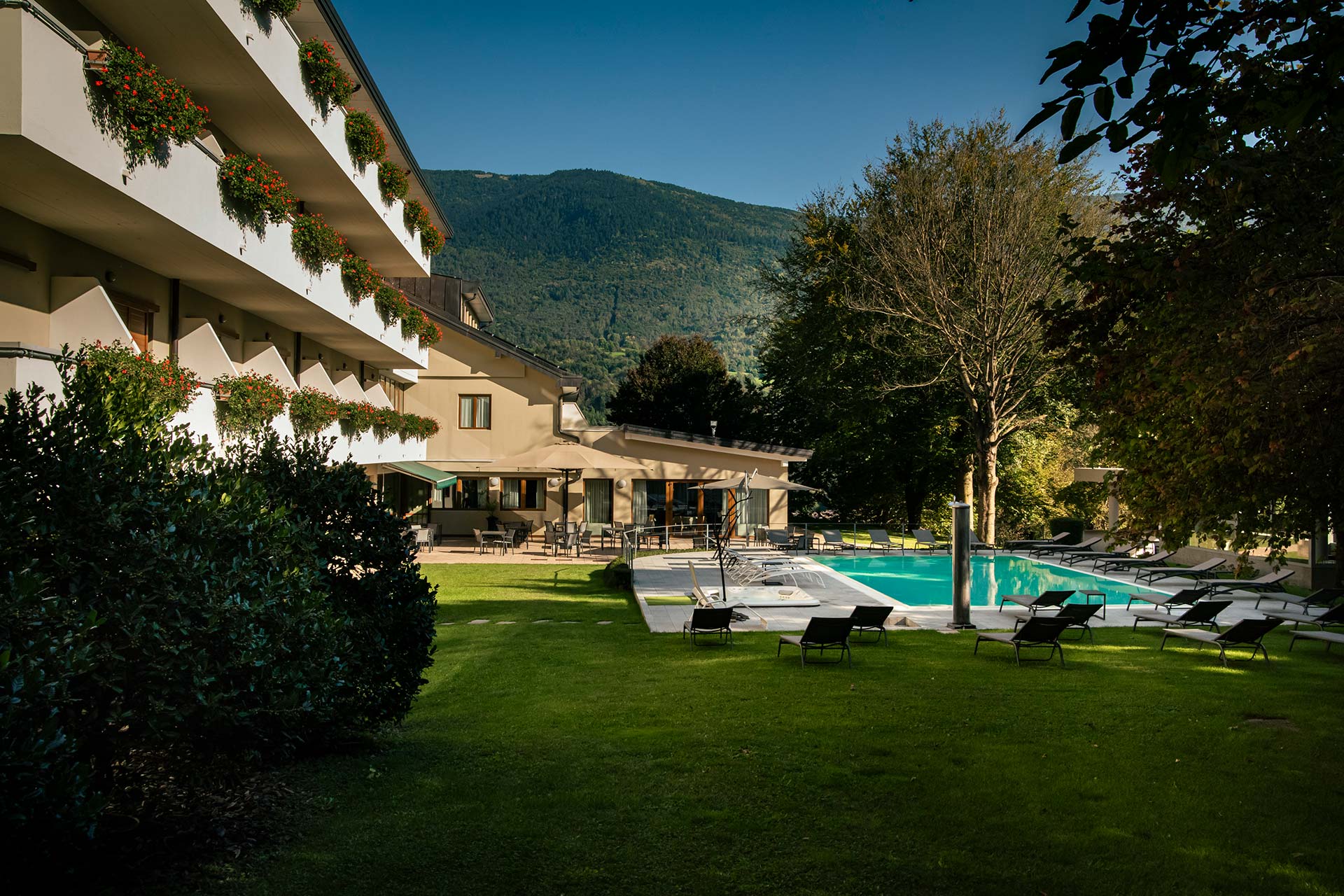 Giardino con piscina | Vital Hotel Flora