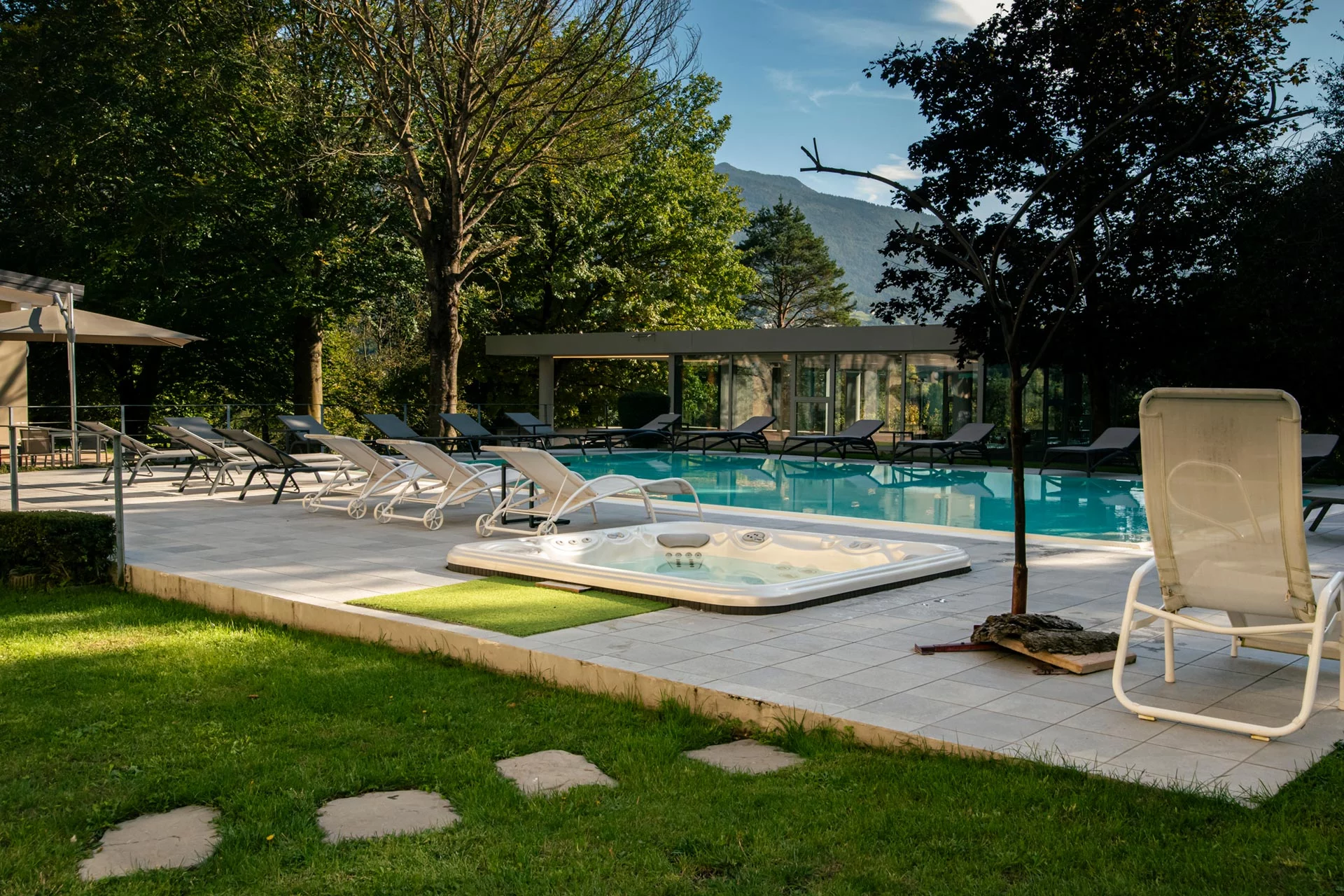 Giardino con piscina | Vital Hotel Flora